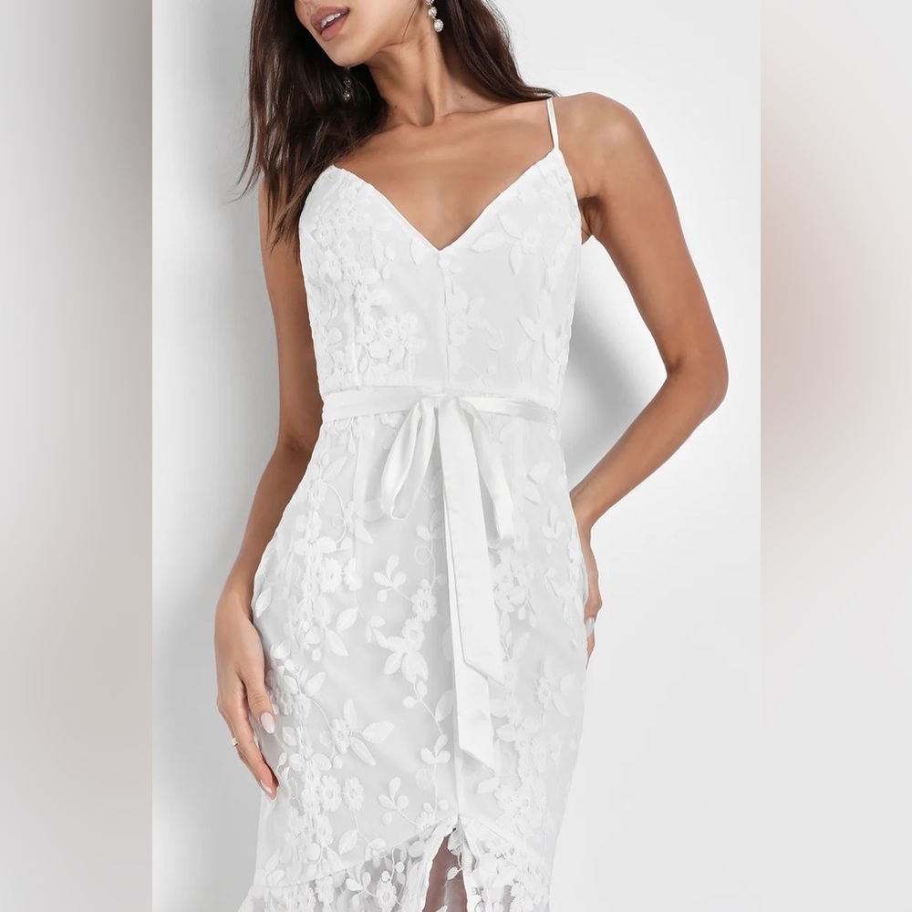 NWOT Lulus Forever Fanciful White Floral Embroidered High-Low Midi Dress Size S - Picture 3 of 12